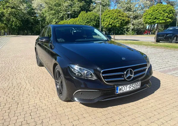 mercedes benz klasa e Mercedes-Benz Klasa E cena 159900 przebieg: 95000, rok produkcji 2018 z Józefów